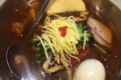 上海小姐姐吃冷面吗,上海小姐姐的夏日冷面风情